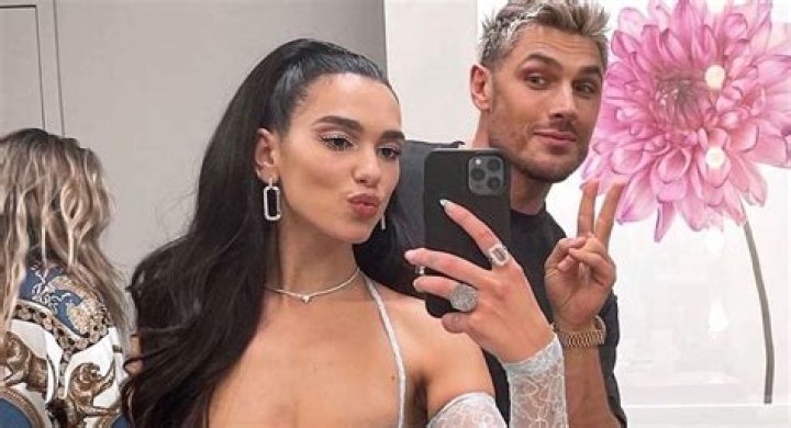 Check Out Chris Appleton Net Worth and Married Life Details!