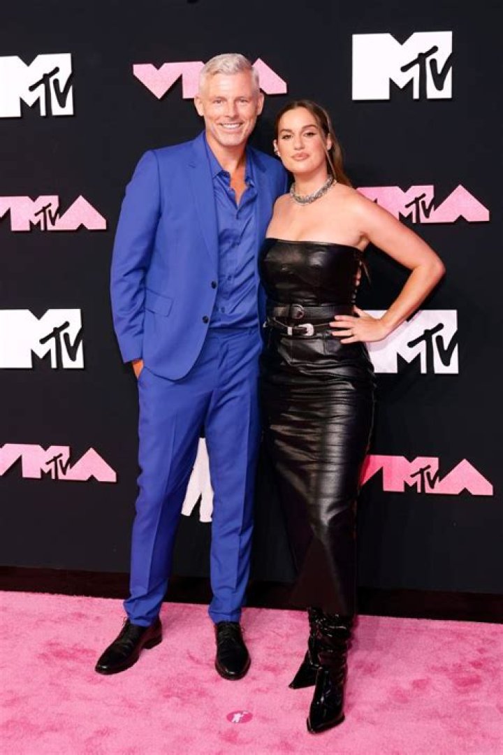 Des Bishop Net Worth : Career, Family, Age, Income, Wiki, Bio, All You Need to Know - SarkariResult