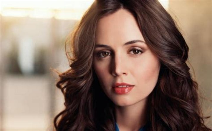 Eliza Dushku Height, Weight, Measurements, Bra Size, Shoe Size