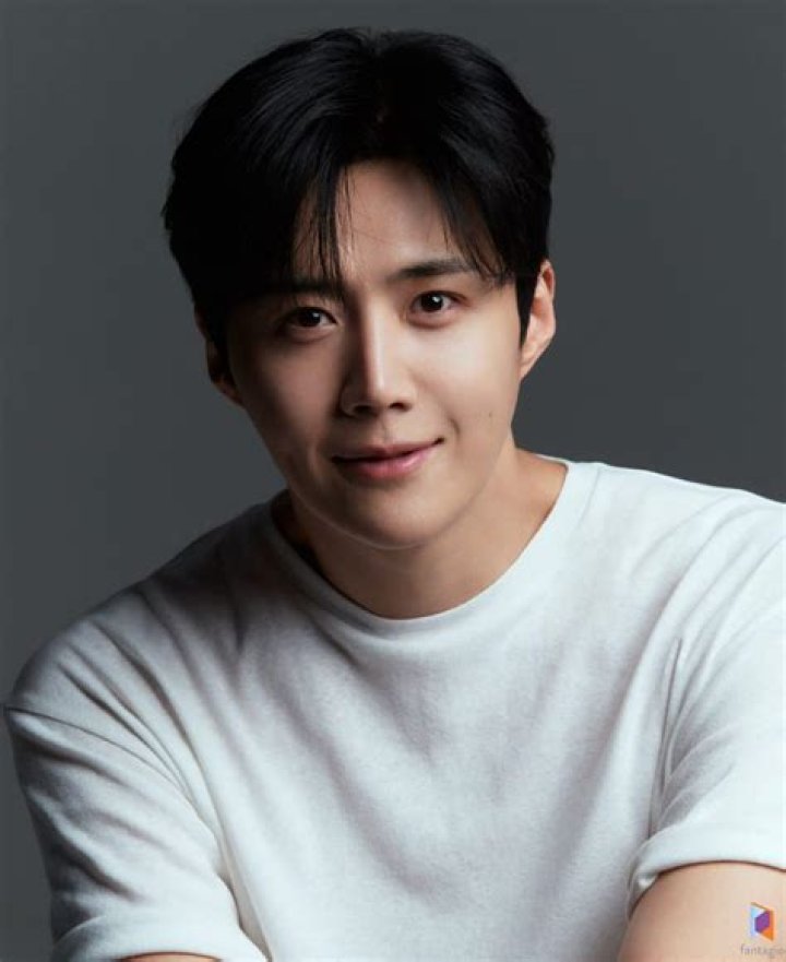 Kim Seonho: A Rising Star's Journey from Stage to Screen - SarkariResult