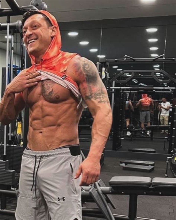 Mesut Ozil Height, Weight, Body Measurements, Shoe Size