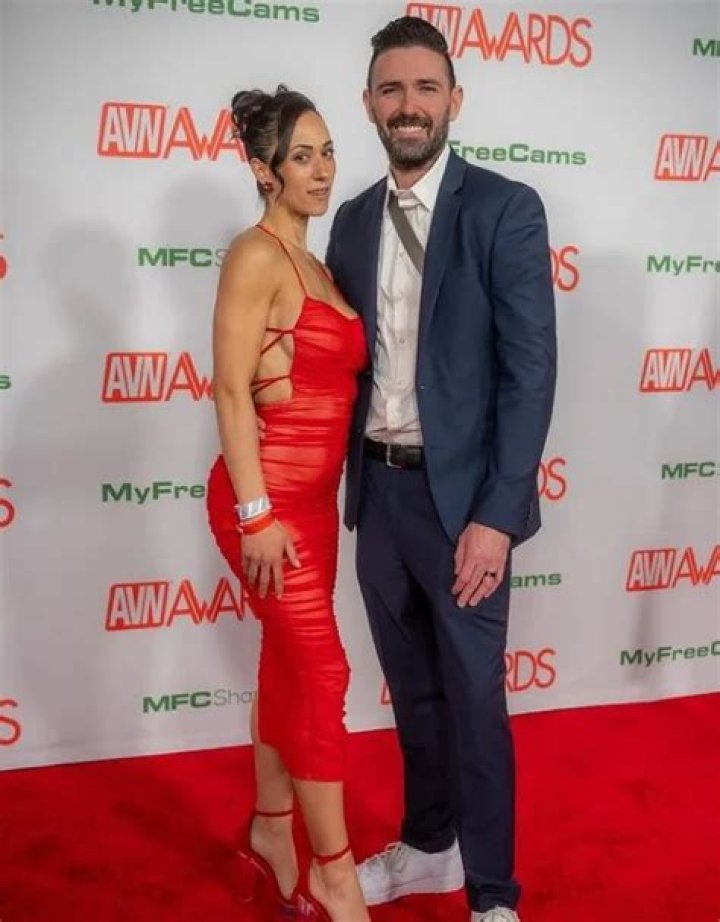 Sarah Illustrates Divorce Alexander Caldeira, Is She Divorcing Husband Alexander Caldeira? - SarkariResult