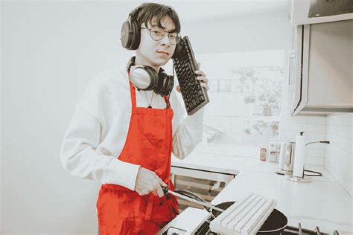 Saul Rubunek Married, Wife, Children, Net Worth, Age, Height, Wiki, Bio