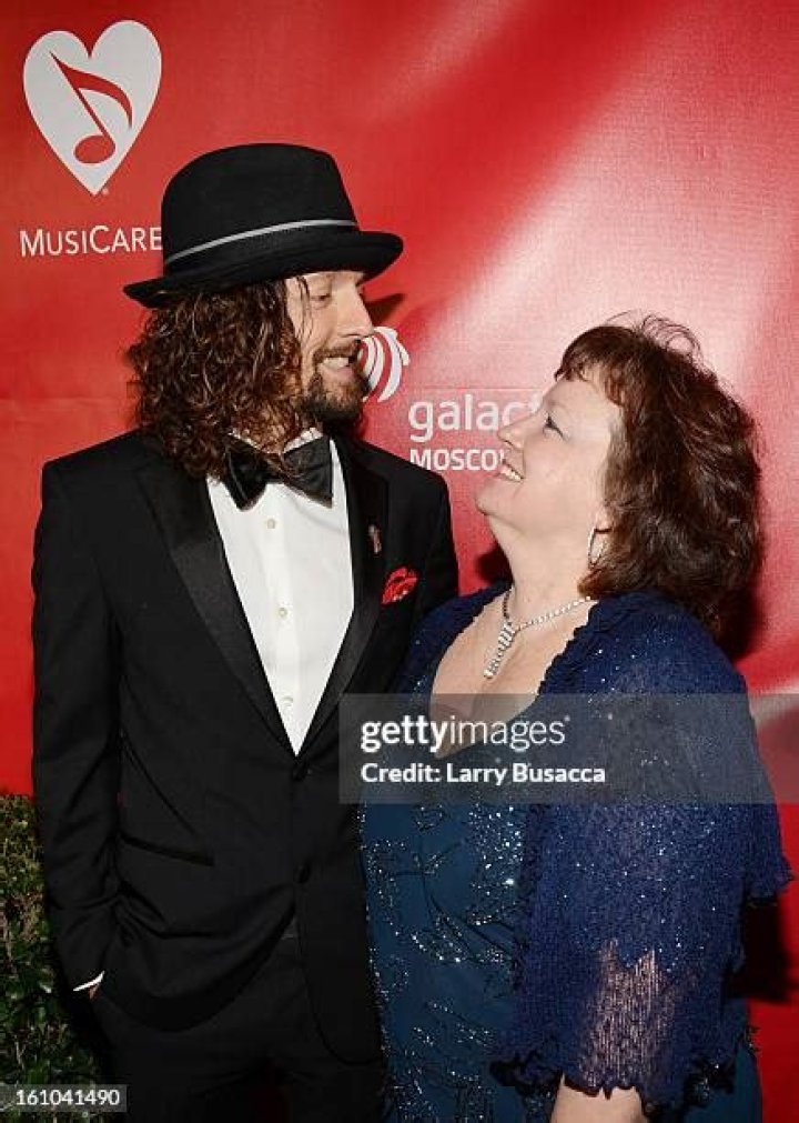 Who are Jason Mraz Parents? Meet Tom Mraz and June Tomes - News